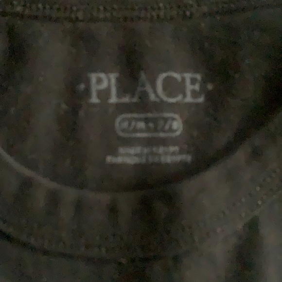 Children’s Place long sleeve graphic t-shirt. - Picture 3 of 4